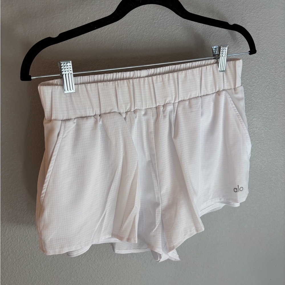 ALO Yoga White Mesh Lined Athletic Shorts